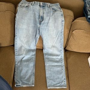 Men’s 30x32 550 relaxed fit Levi vintage jeans. Stone wash light. Soft.